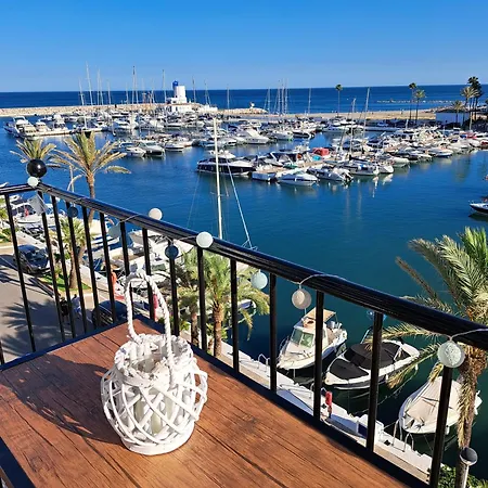 Superb Seaview Duquesa Port アパート